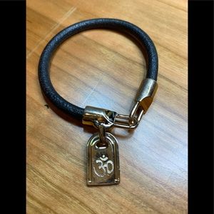 GILI bronzo italia leather and gold bronze Om bracelet